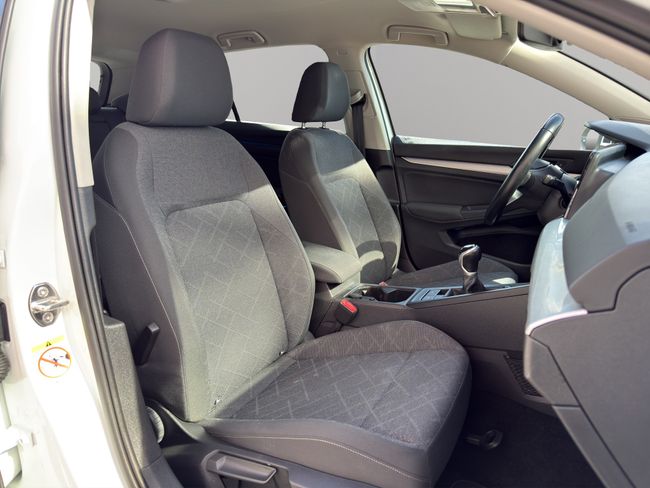 Volkswagen Golf Life 1.5 TSI 96kW (130CV)