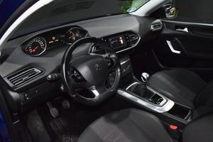 Peugeot 308 SW Allure 1.5 BlueHDi 96KW (130CV) - Foto 15