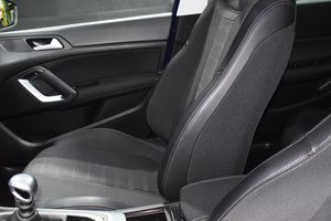 Peugeot 308 SW Allure 1.5 BlueHDi 96KW (130CV) - Foto 17
