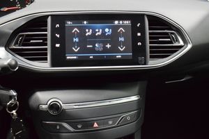 Peugeot 308 SW Allure 1.5 BlueHDi 96KW (130CV) - Foto 26