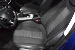 Peugeot 308 SW Allure 1.5 BlueHDi 96KW (130CV) - Foto 16