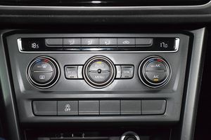 Volkswagen Touran Business & Navi 1.6 TDI 85kW (115CV) 7 PLZ - Foto 34