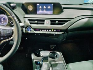 Lexus UX 2.0 250h Business  - Foto 32