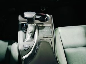 Lexus UX 2.0 250h Business  - Foto 33