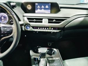 Lexus UX 2.0 250h Business  - Foto 34