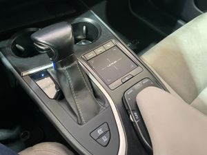 Lexus UX 2.0 250h Business  - Foto 40