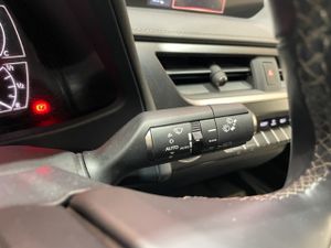 Lexus UX 2.0 250h Business  - Foto 31