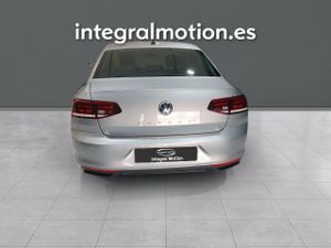 Volkswagen Passat Executive 2.0 TDI 110kW (150CV)  - Foto 26