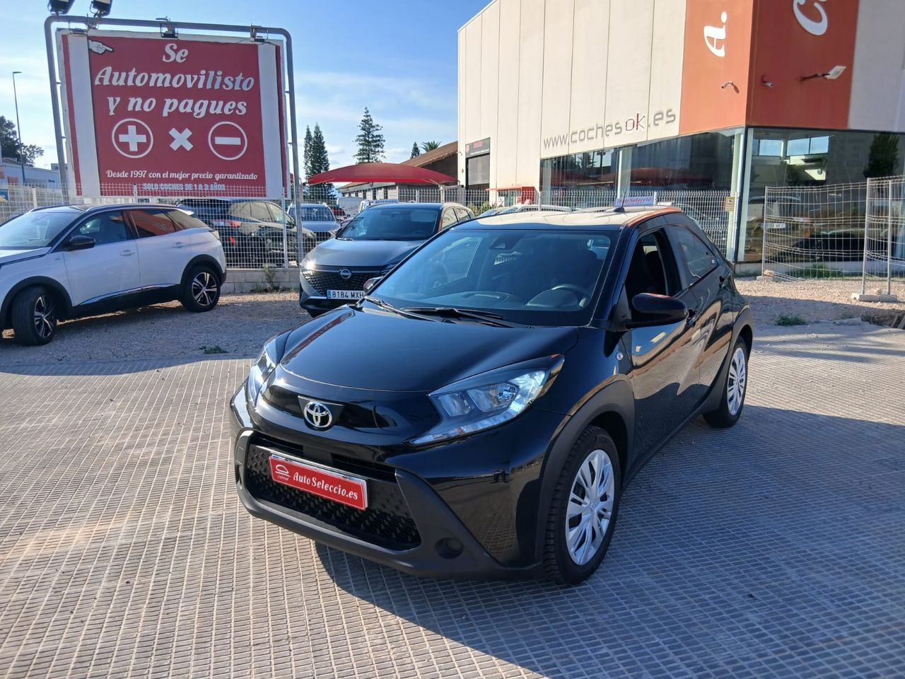 Toyota Aygo X Cross 1.0 VVT-I 72CV Play NEGRO  - Foto 1