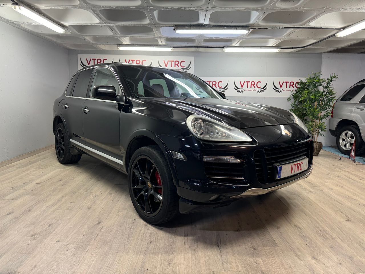 Porsche Cayenne TURBO   - Foto 1