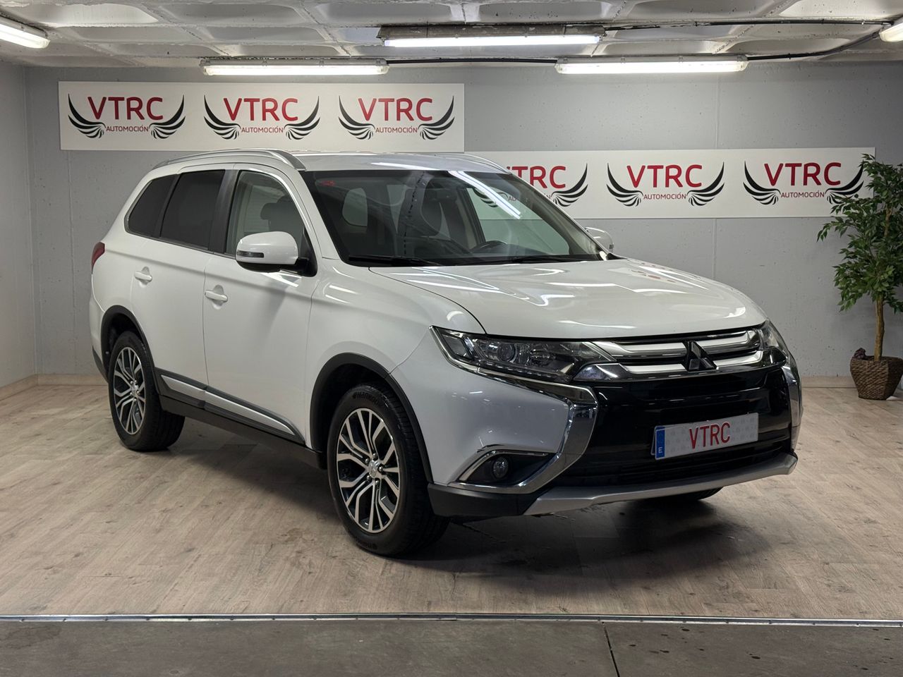 Mitsubishi Outlander 220DI-D Motion   - Foto 1