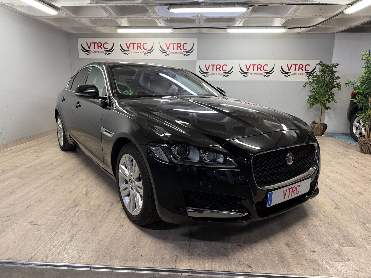 Jaguar XF 25d   - Foto 1