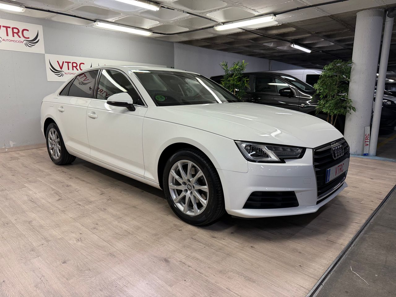 Audi A4 2.0TDi Advance   - Foto 1