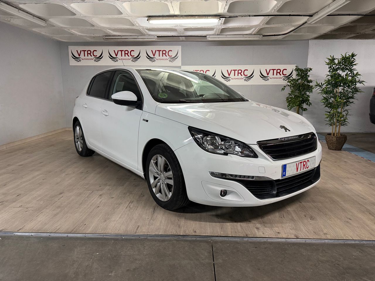 Peugeot 308 1.2 l   - Foto 1