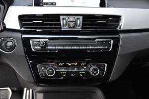 BMW X1 sDrive16d Automatico, Piel, navegacion profesional  - Foto 11
