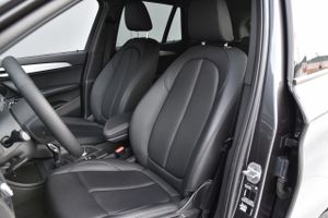 BMW X1 sDrive16d Automatico, Piel, navegacion profesional  - Foto 17