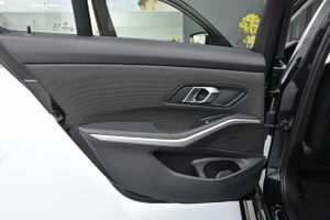 BMW Serie 3 318d 150CV Negro Full Black  - Foto 42