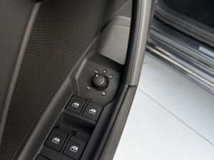 Audi A3 Sportback Black line 30 TDI 85kW S tron Matrix LED, Techo, CarPlay  - Foto 38