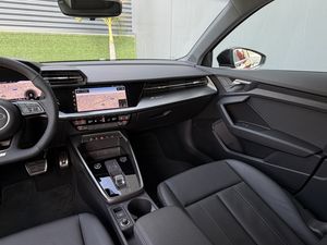 Audi A3 Sportback Black line 30 TDI 85kW S tron Matrix LED, CarPlay  - Foto 49