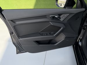Audi A3 Sportback Black line 30 TDI 85kW S tron Matrix LED, CarPlay  - Foto 38