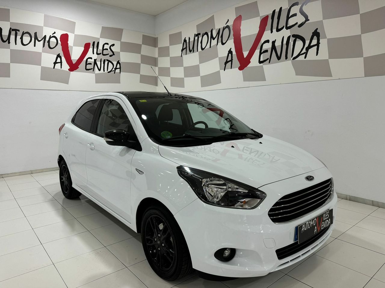 Ford Ka+ Black / White  - Foto 1