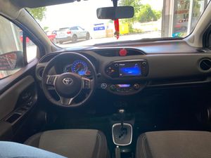 Toyota Yaris Hybrid Active   - Foto 13