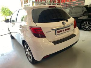 Toyota Yaris Hybrid Active   - Foto 8