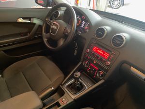 Audi A3 1.6 TDI AMBIENTE - Foto 16