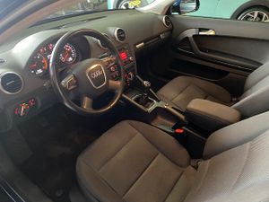 Audi A3 1.6 TDI AMBIENTE - Foto 13