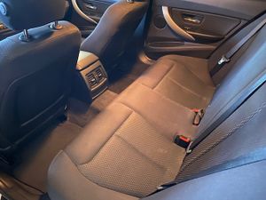 BMW Serie 3 318d Berlina - Foto 14