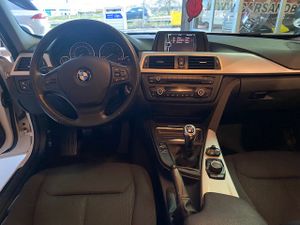 BMW Serie 3 318d Berlina - Foto 17