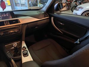 BMW Serie 3 318d Berlina - Foto 34