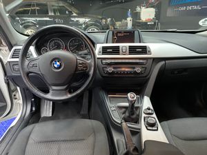 BMW Serie 3 318d Berlina - Foto 10