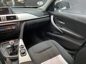 BMW Serie 3 318d Berlina - Foto 11