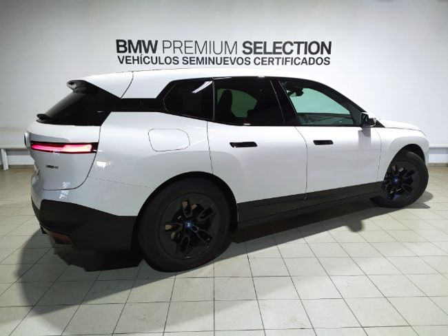 BMW iX xdrive40 240 kw (326 cv)