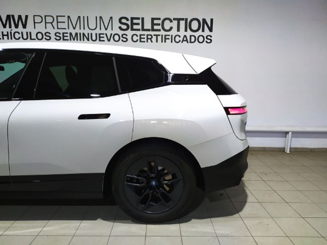 BMW iX xdrive40 240 kw (326 cv)