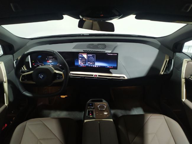 BMW iX xdrive40 240 kw (326 cv)