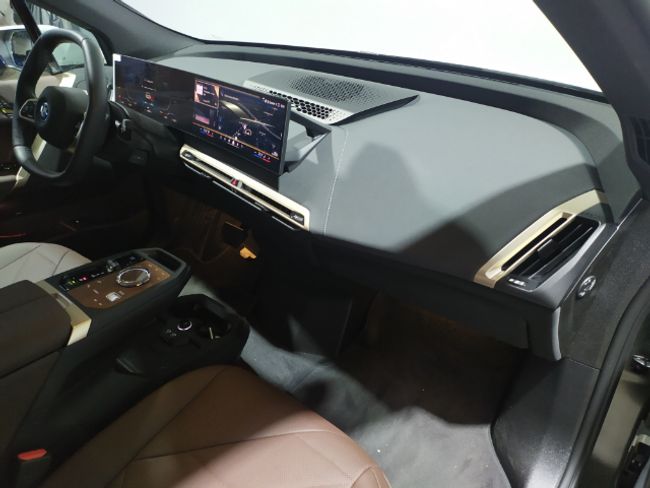 BMW iX xdrive40 240 kw (326 cv)