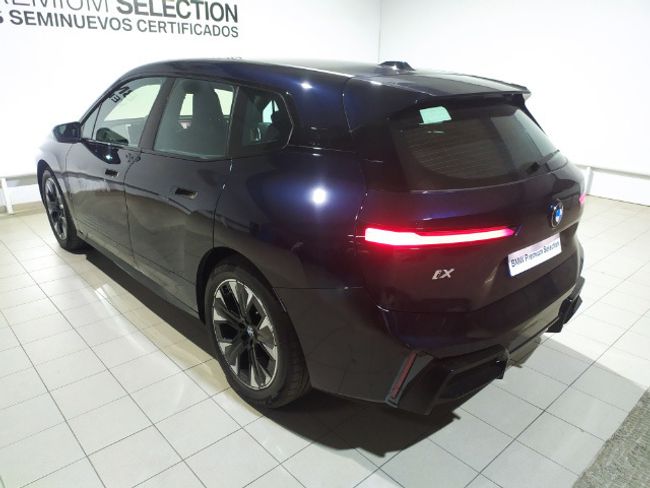 BMW iX xdrive45 300 kw (408 cv)