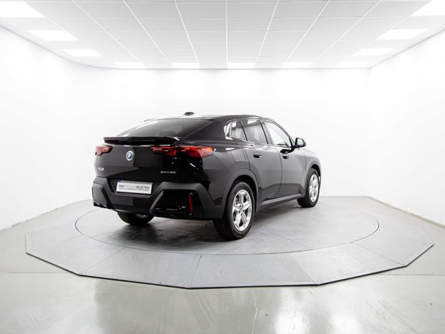 BMW iX2 edrive20 150 kw (204 cv)