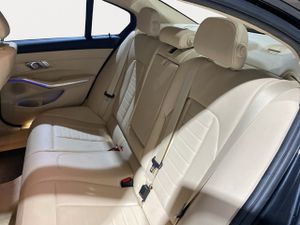 BMW Serie 3 320d 140 kw (190 cv)   - Foto 17