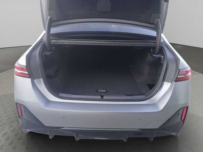 BMW i5 m60 xdrive 442 kw (601 cv)