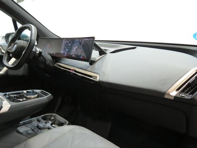 BMW iX xdrive45 300 kw (408 cv)