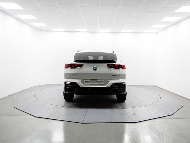 BMW iX2 edrive20 150 kw (204 cv)