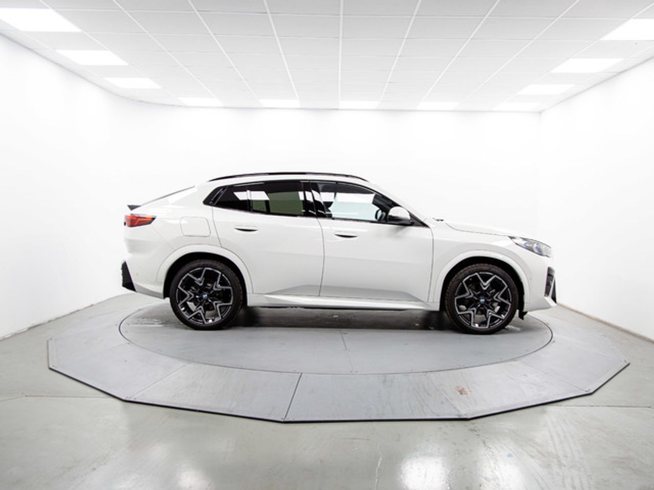 BMW iX2 edrive20 150 kw (204 cv)   - Foto 13