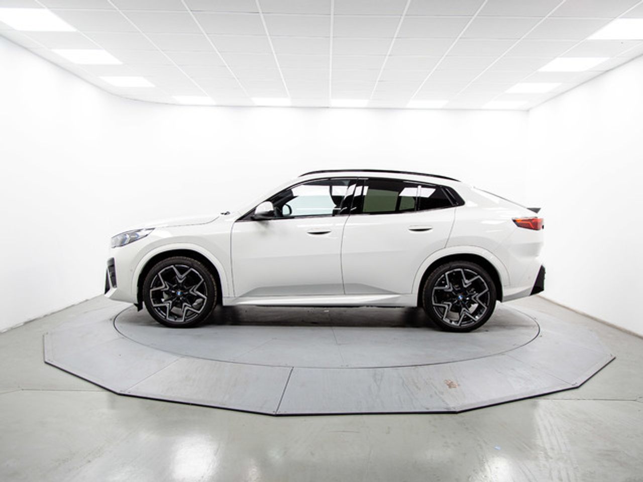 BMW iX2 edrive20 150 kw (204 cv)   - Foto 4