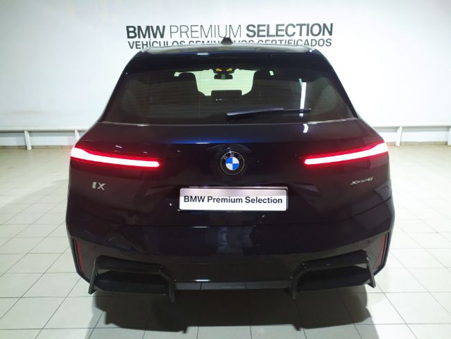 BMW iX xdrive45 300 kw (408 cv)