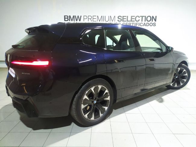 BMW iX xdrive45 300 kw (408 cv)