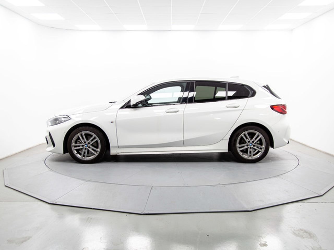 BMW Serie 1 118d business 110 kw (150 cv)  2023 Diésel - Foto 4