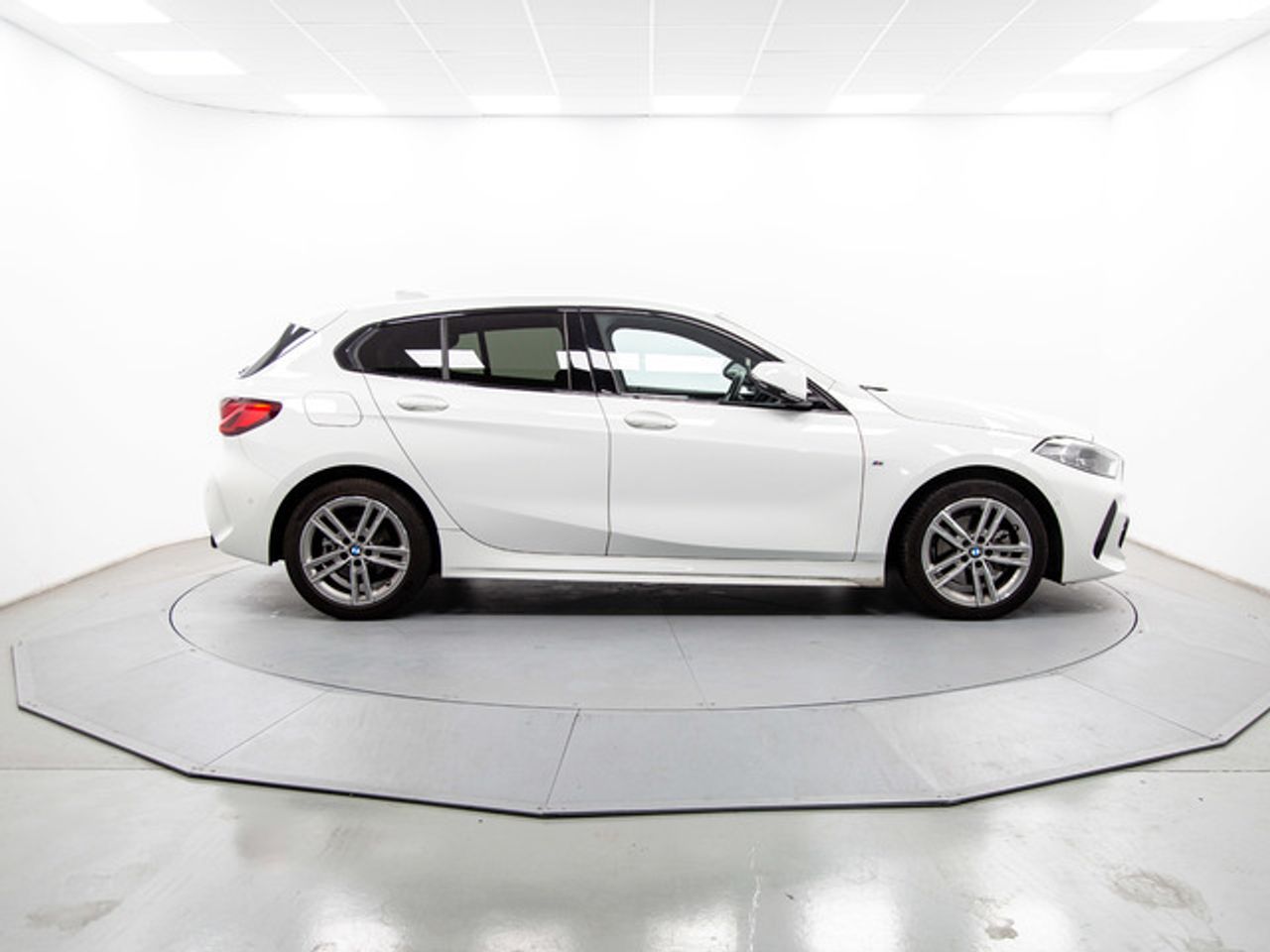 BMW Serie 1 118d business 110 kw (150 cv)  2023 Diésel - Foto 13